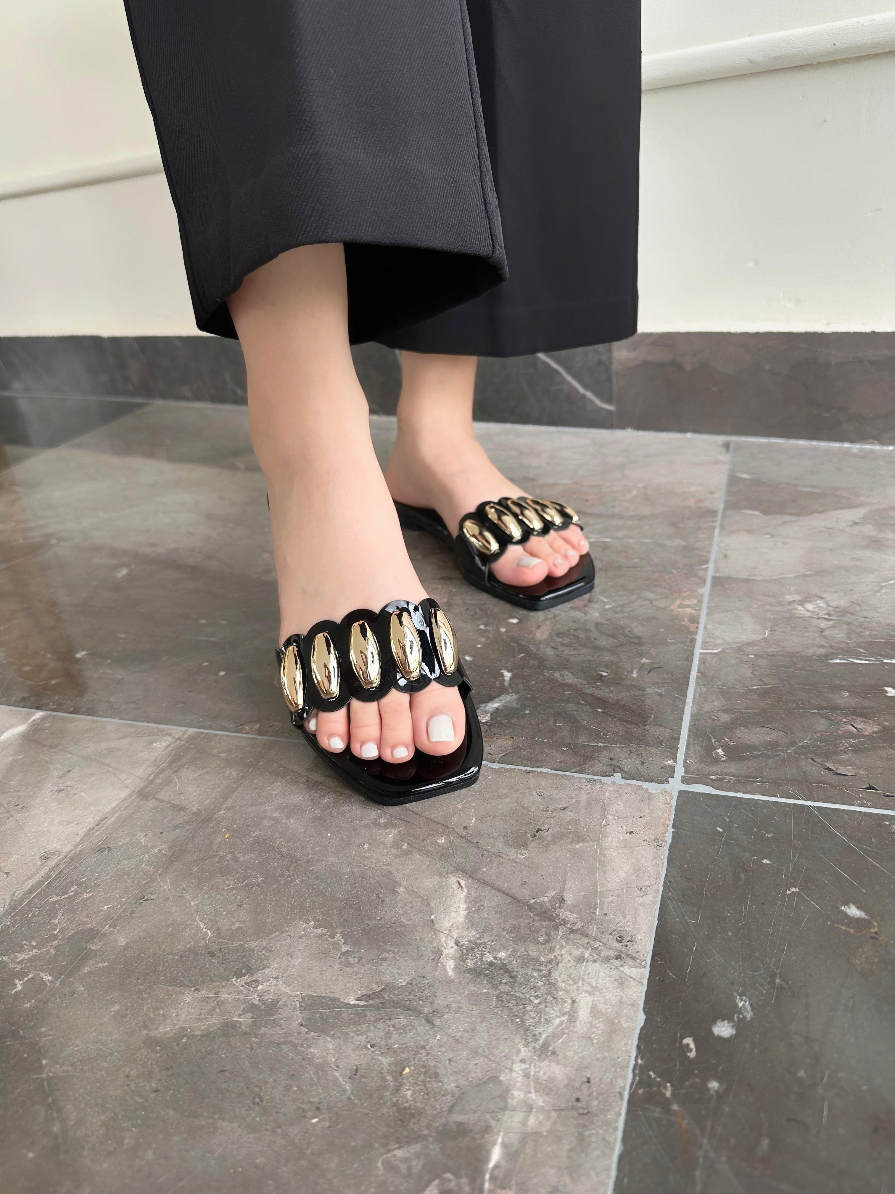 Sandalia Negra Estoperoles