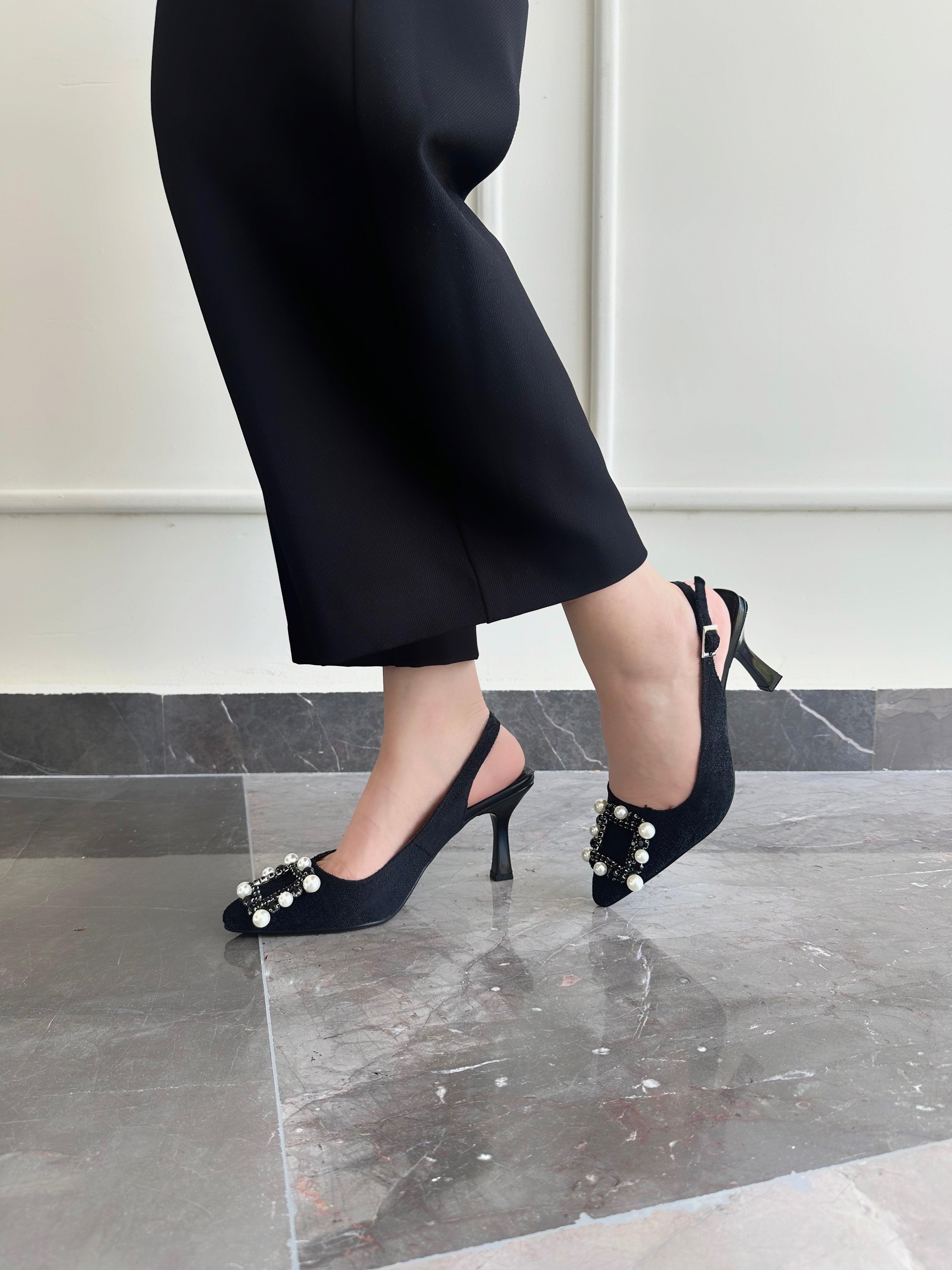 Zapatilla Negra Perlas